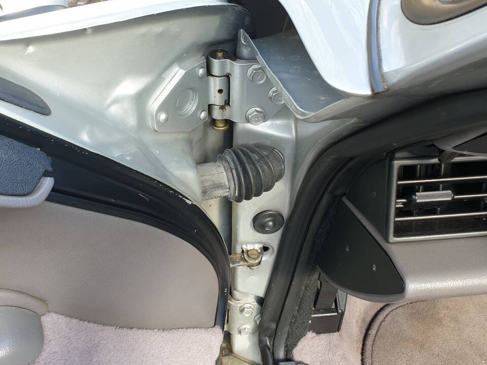 Image 66/116 of Porsche 911 Carrera (1997)