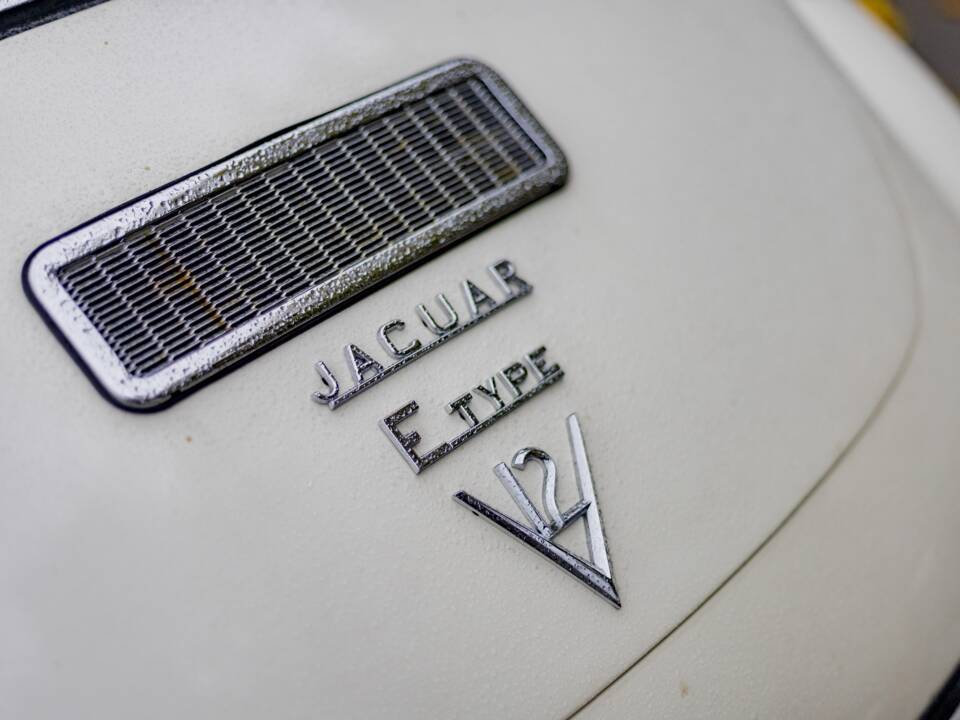 Image 23/50 de Jaguar Type E V12 (2+2) (1972)