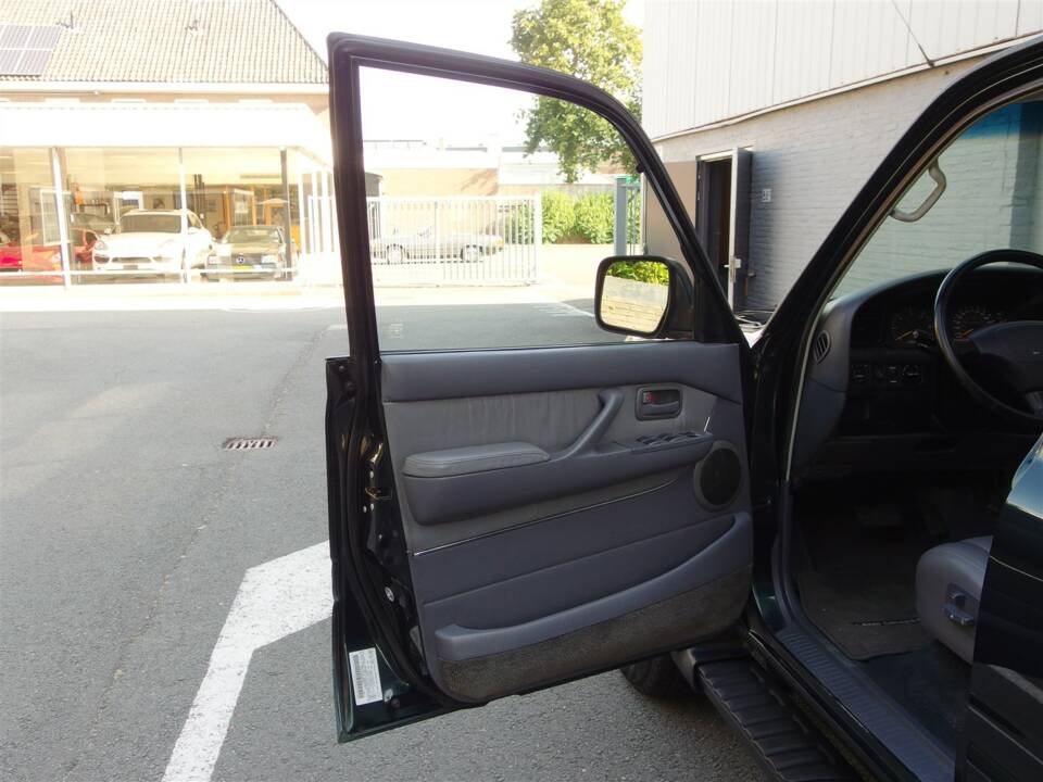 Image 32/99 de Toyota Land Cruiser J80 (1994)