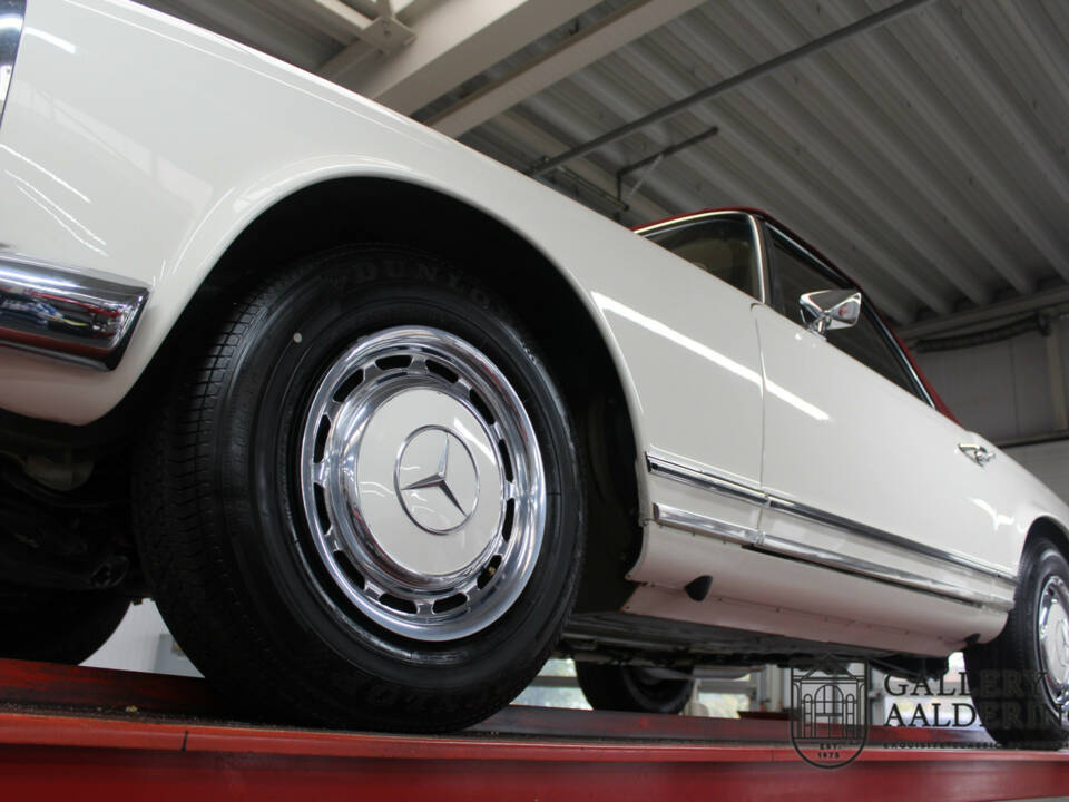 Image 9/50 de Mercedes-Benz 280 SL (1970)