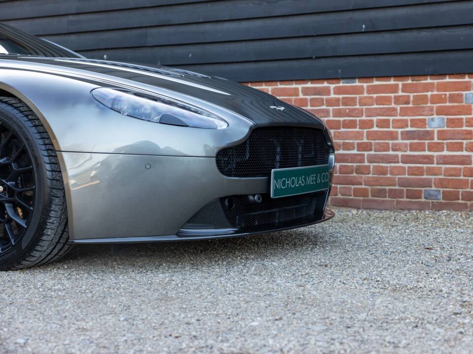 Image 12/53 of Aston Martin V12 Vantage AMR Roadster (2018)