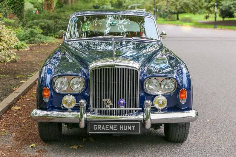 Image 25/44 of Bentley S 3 Continental Flying Spur (1964)