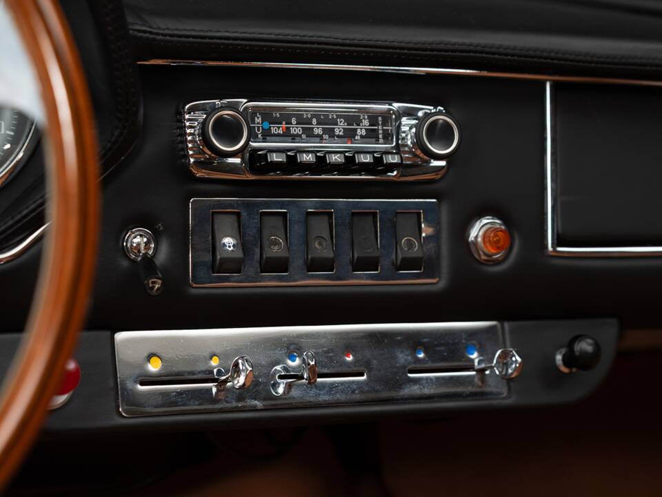 Imagen 31/36 de Maserati Mistral 3700 Spyder (1965)