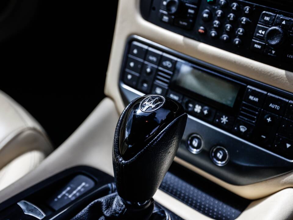 Image 39/43 of Maserati GranTurismo 4.2 (2008)