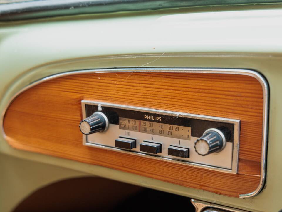 Image 21/29 of Morris Minor 1000 Tourer (1962)