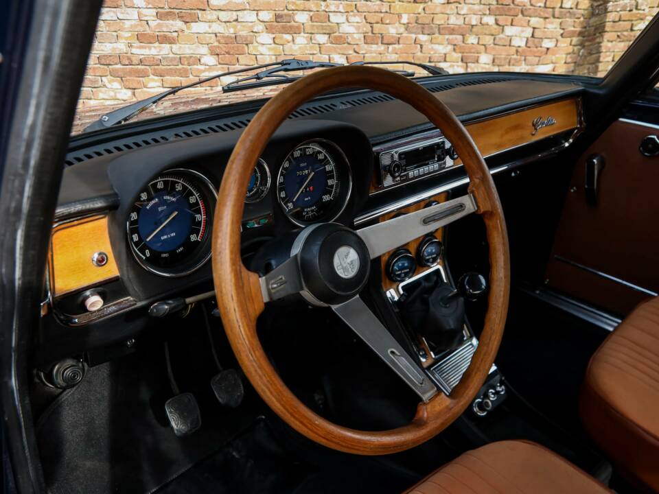 Image 30/50 of Alfa Romeo Giulia Nuova Super 1300 (1975)