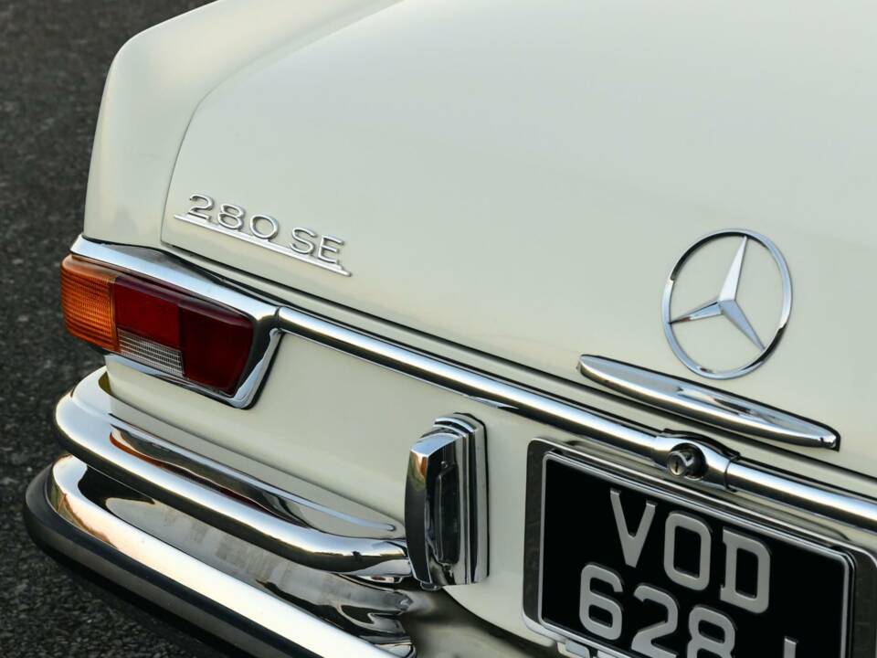 Image 21/50 of Mercedes-Benz 280 SE 3,5 (1971)