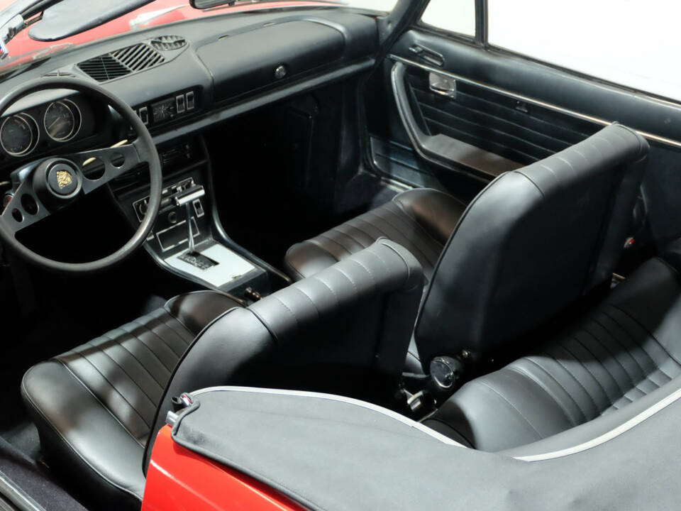 Image 11/29 of Peugeot 504 Convertible (1972)