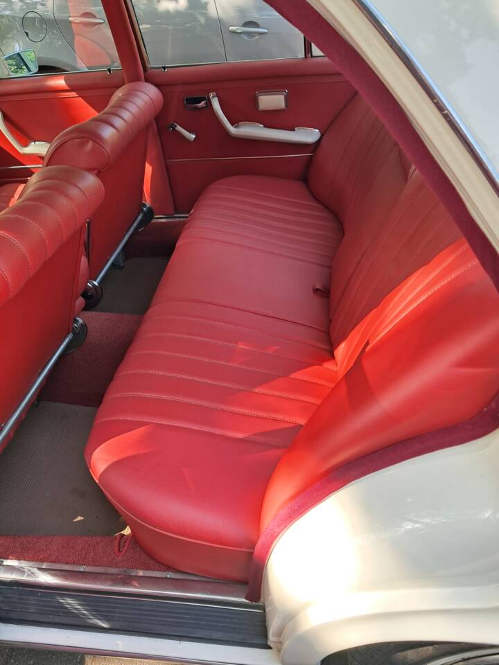 Afbeelding 2/12 van Mercedes-Benz 250 SE (1966)