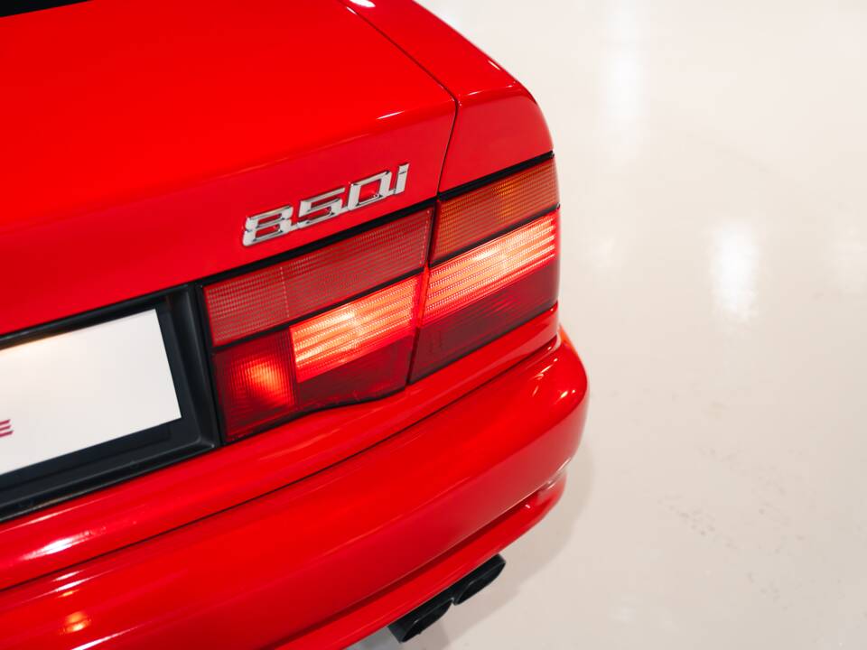 Image 8/33 of BMW 850i (1991)