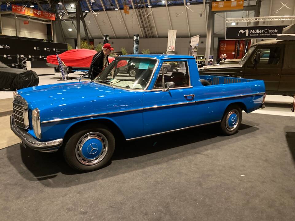 Image 2/33 of Mercedes-Benz 220 D (1972)