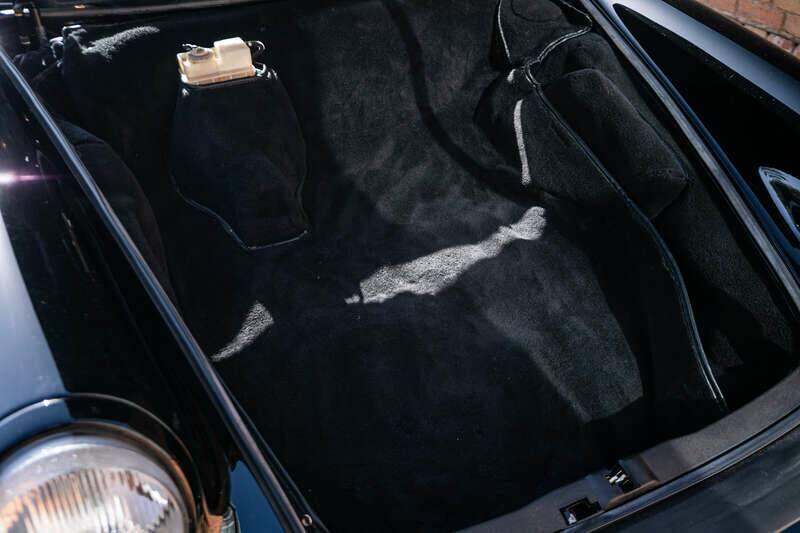Immagine 14/41 di Porsche 911 Carrera 3.2 (1988)