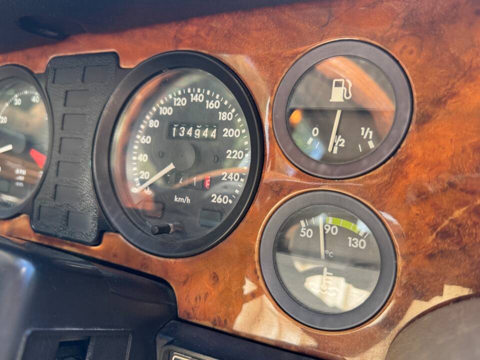 Immagine 10/41 di Jaguar XJ 12 (1990)