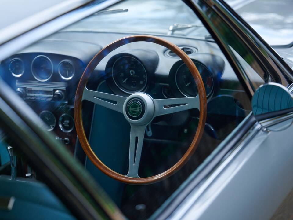 Image 34/50 of Jensen FF (1967)