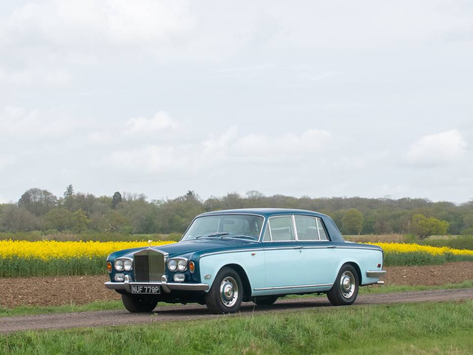 Image 18/50 of Rolls-Royce Silver Shadow I (1976)