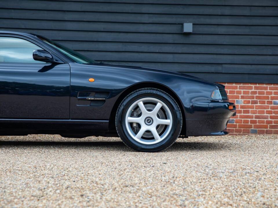 Image 15/50 of Aston Martin V8 Coupé (1998)