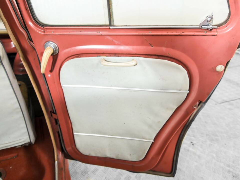 Bild 32/50 von Renault Dauphine 1093 (1962)
