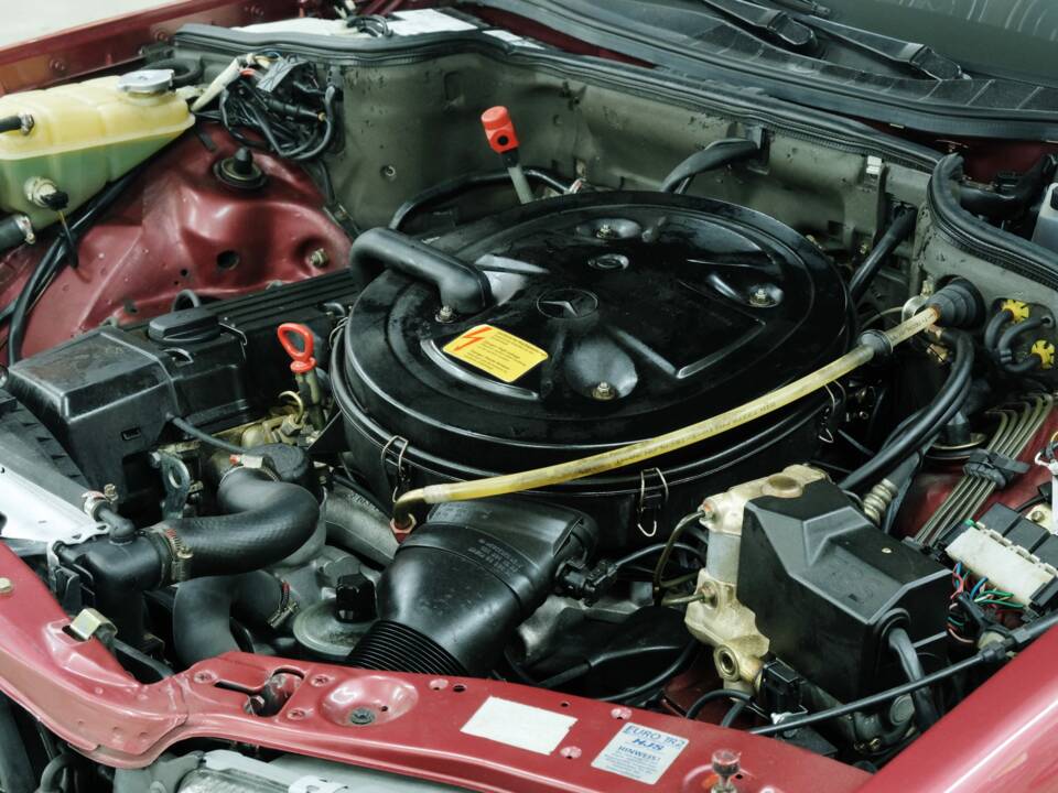 Bild 24/50 von Mercedes-Benz 260 SE (1990)