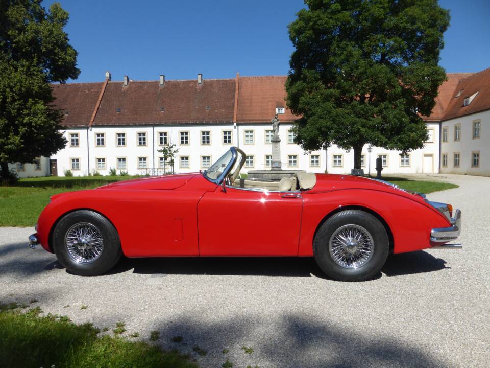 Image 2/174 of Jaguar XK 150 3.4 S OTS (1958)