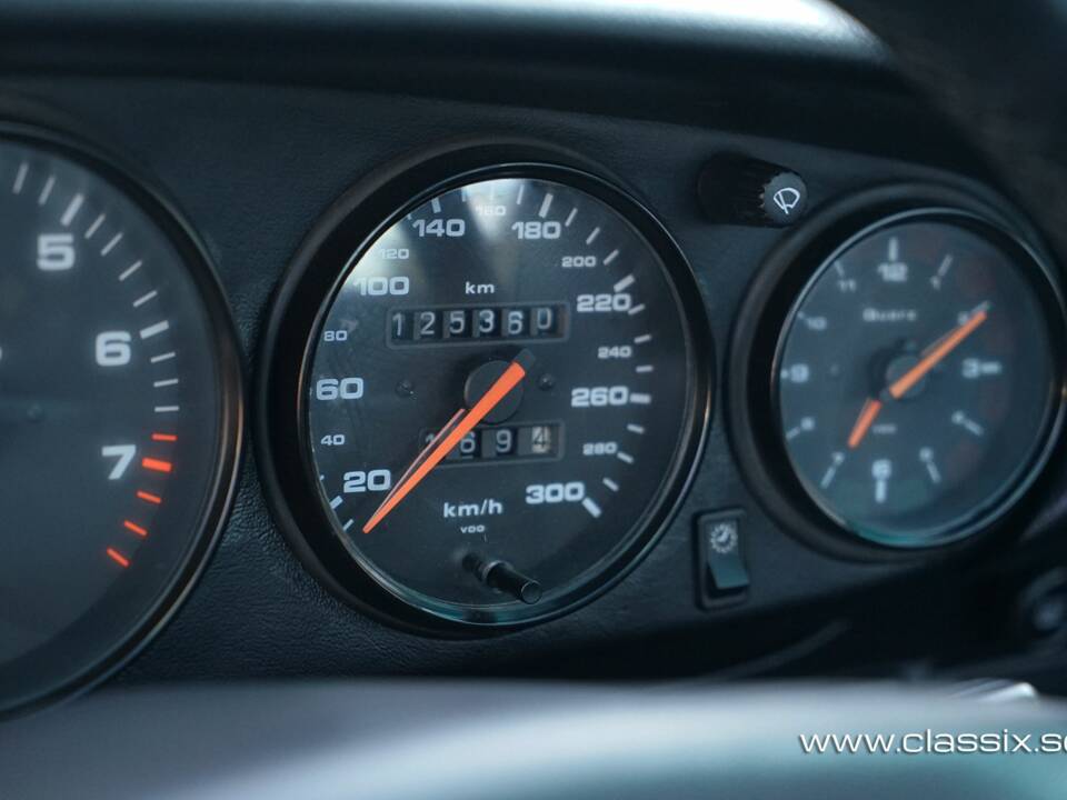 Afbeelding 17/23 van Porsche 911 Targa (1997)