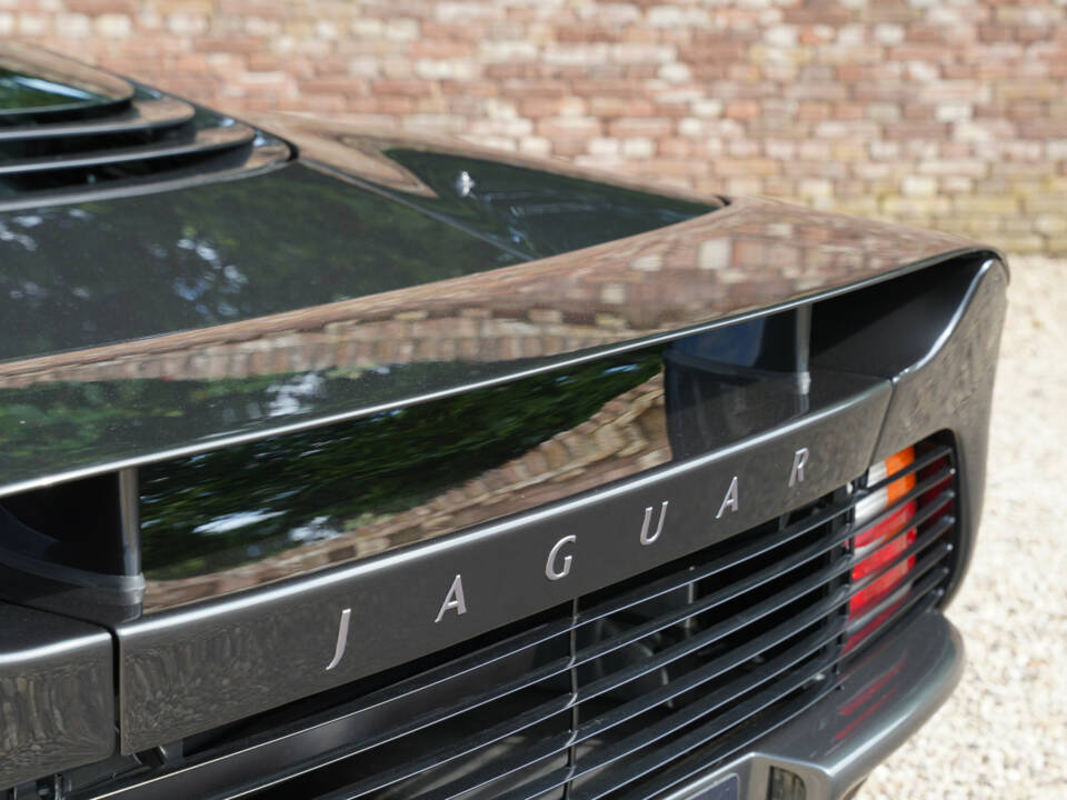Image 32/50 of Jaguar XJ 220 (1993)
