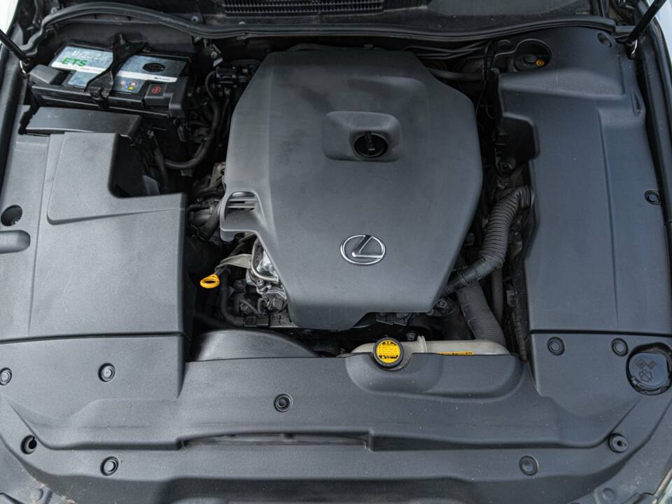 Afbeelding 50/50 van Lexus IS 220d (2006)