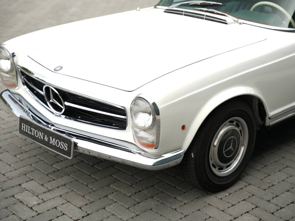 Image 28/50 de Mercedes-Benz 280 SL (1968)