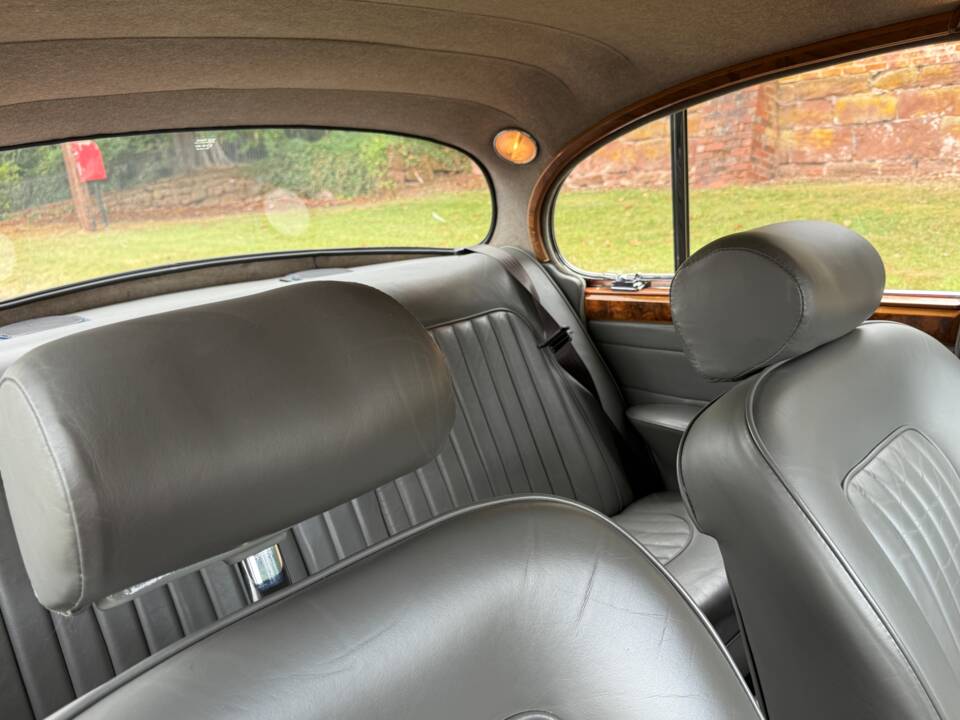 Image 35/36 of Jaguar Mk II 3.8 (1964)