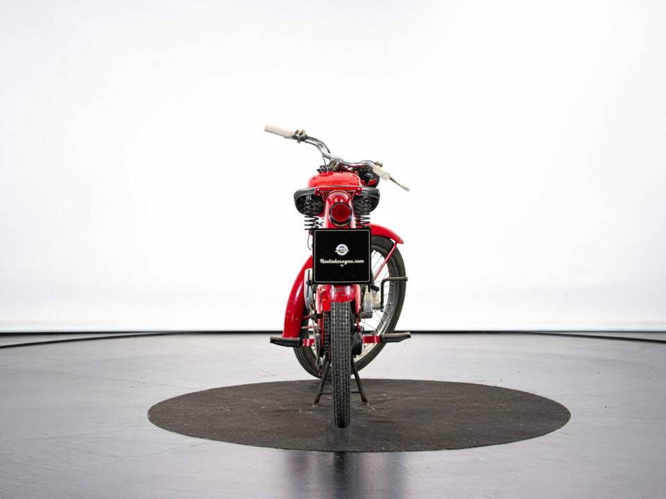 Immagine 3/50 di Moto Guzzi Motoleggera 65 (1951)