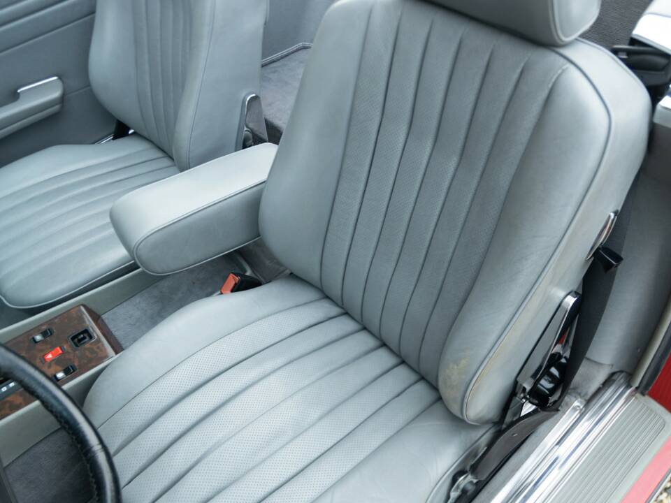 Imagen 33/50 de Mercedes-Benz 560 SL (1986)