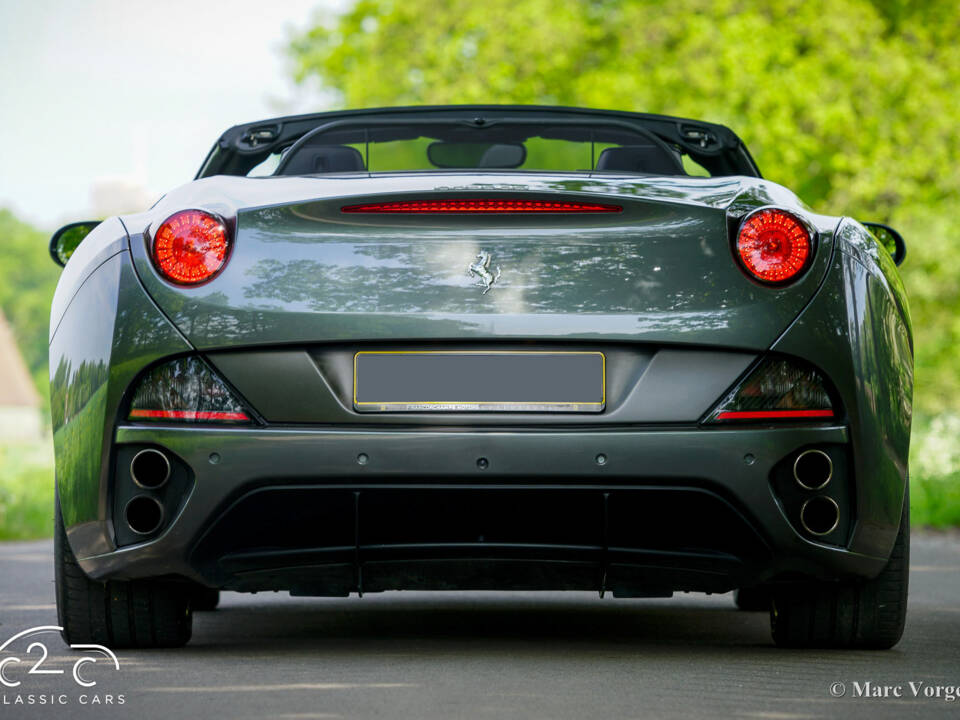 Image 81/85 de Ferrari California (2010)