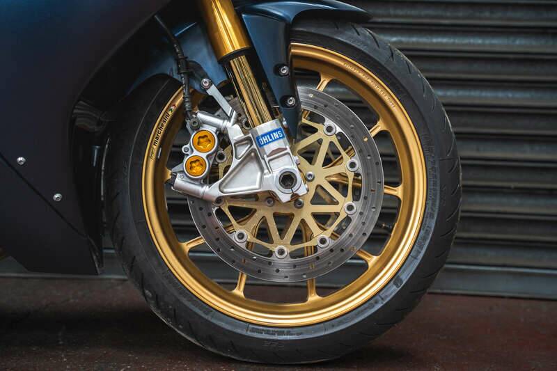 Image 16/46 de Yamaha YZF-R1 (2006)
