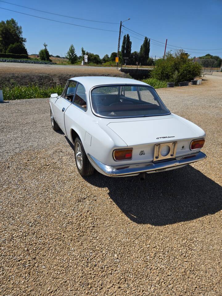 Image 8/84 of Alfa Romeo Giulia GT 1300 Junior (1968)