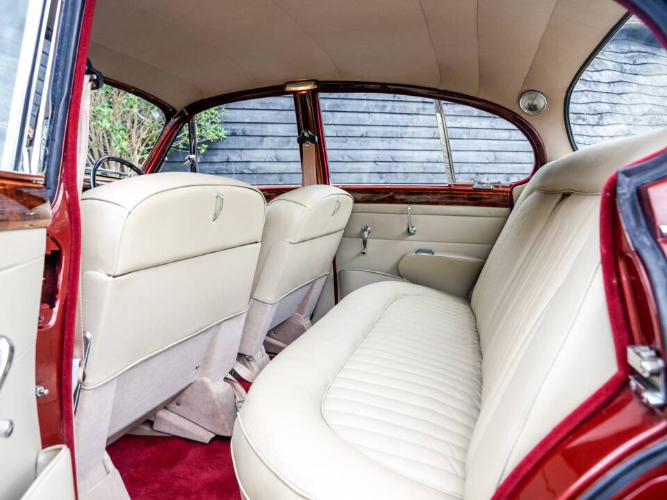 Image 28/42 of Jaguar Mk II 3.8 (1962)