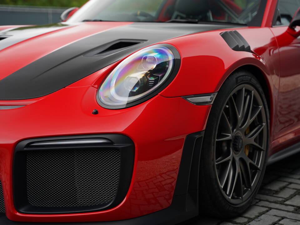 Image 40/50 de Porsche 911 GT2 RS Weissach (2018)