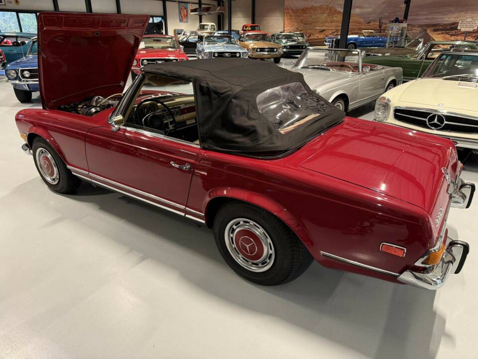 Image 17/50 of Mercedes-Benz 280 SL (1971)