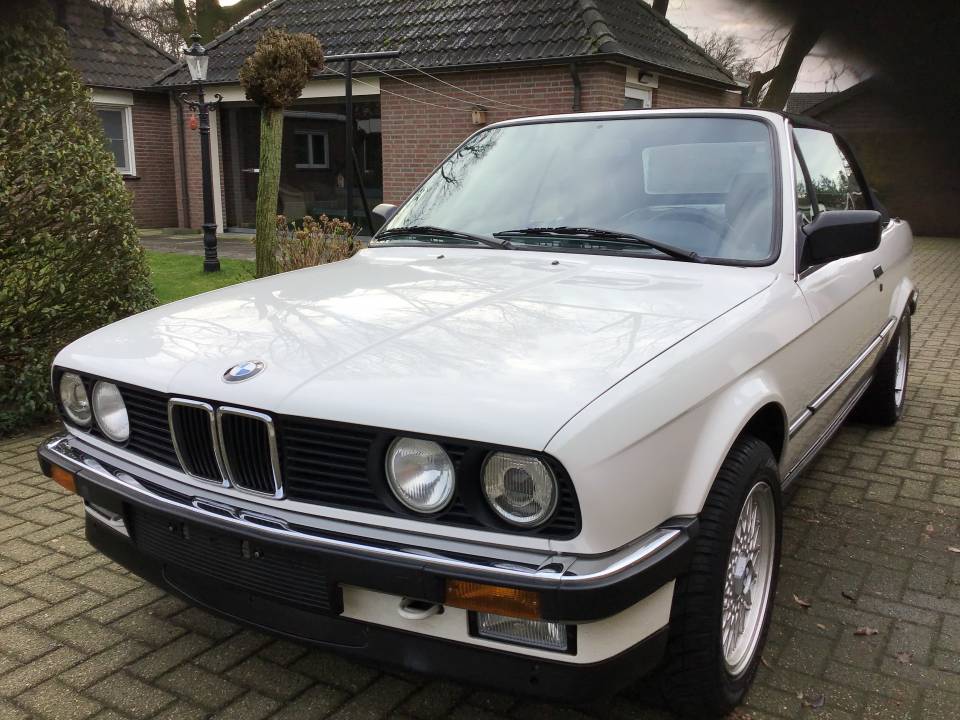 Afbeelding 1/20 van BMW 320i (1992)