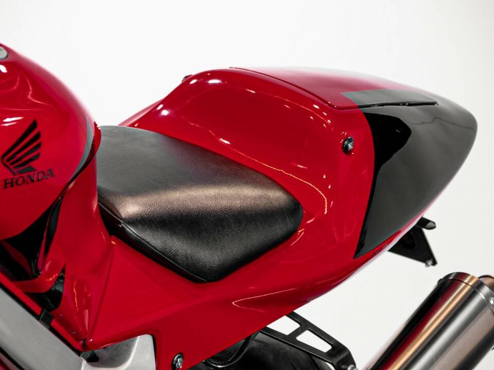 Image 21/34 of Honda DUMMY (2002)