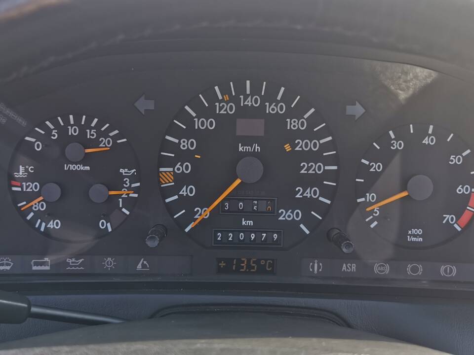 Afbeelding 14/58 van Mercedes-Benz 500 SL (1991)