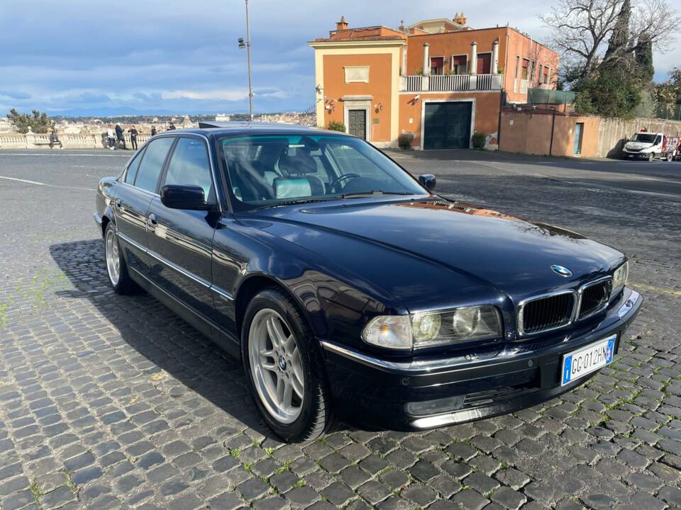 Image 4/12 of BMW 740i (1997)