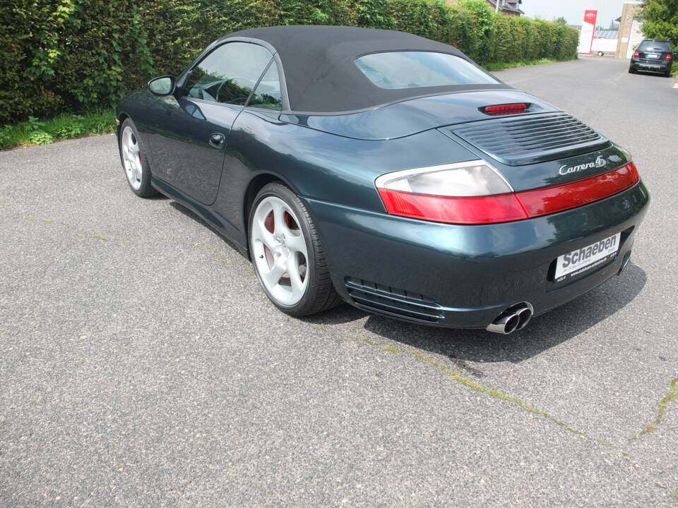 Bild 30/73 von Porsche 911 Carrera 4S (2004)