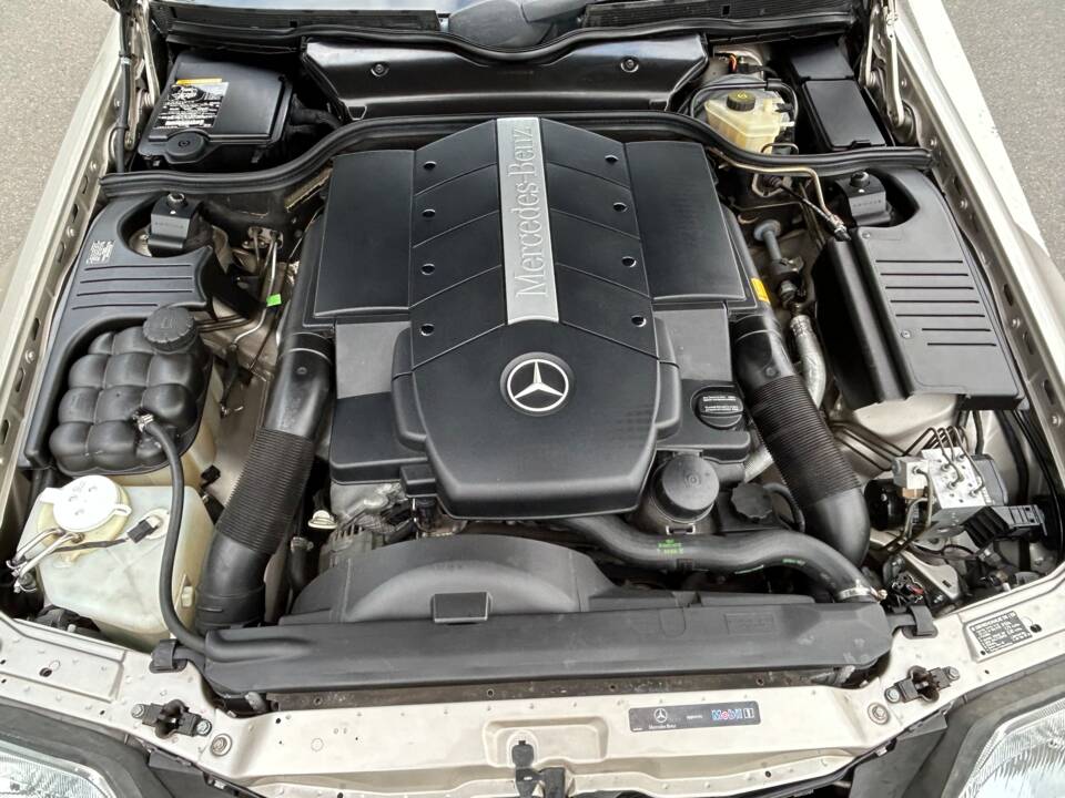 Image 20/25 of Mercedes-Benz SL 500 (1999)