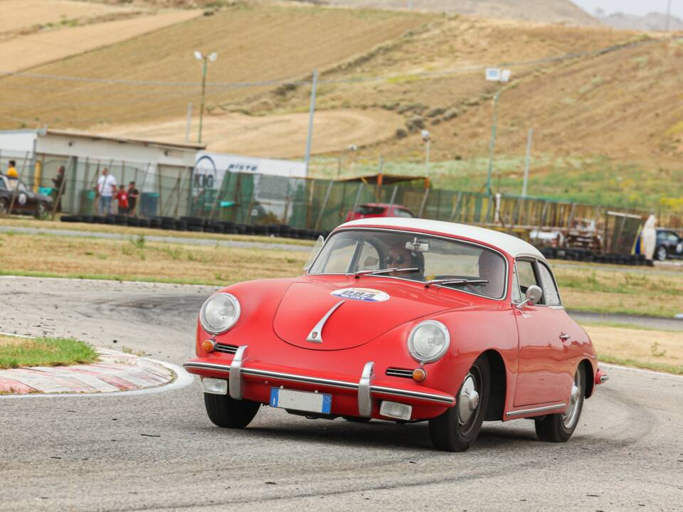 Immagine 1/50 di Porsche 356 B 1600 Super Karmann-Hardtop (1961)