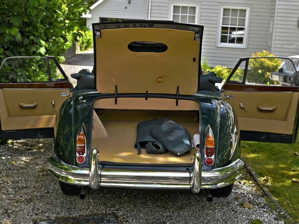 Immagine 26/50 di Jaguar XK 150 3.8 S DHC (1960)
