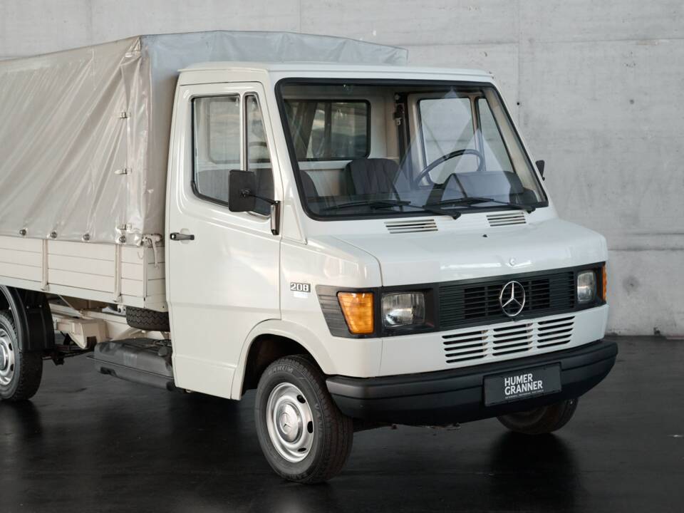 Image 18/43 of Mercedes-Benz T1 208 (1981)