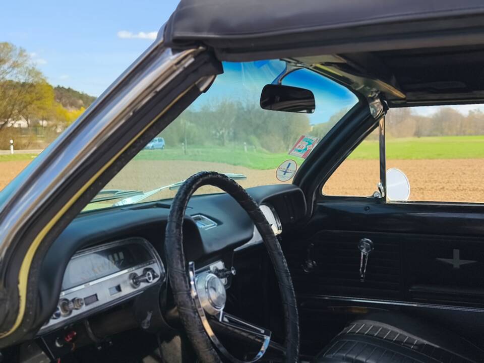 Bild 13/18 von Chevrolet Corvair Monza Convertible (1964)