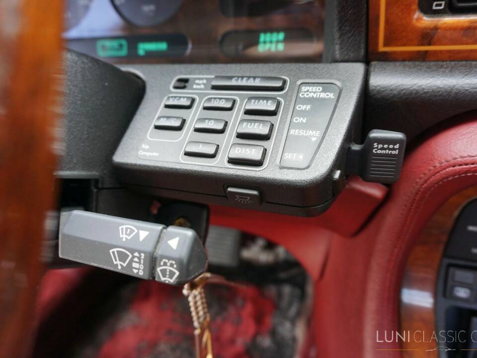 Image 38/61 de Jaguar Sovereign 3.6 (1987)