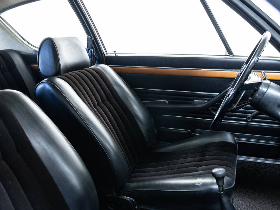 Image 14/26 of Audi 100 Coupe S (1973)