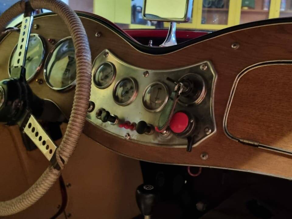 Image 6/8 of MG TD (1952)