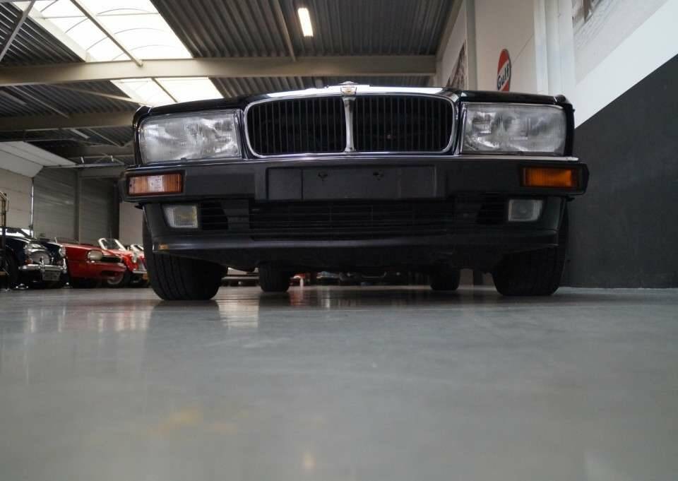 Image 23/47 of Jaguar XJ12 6.0 (1994)